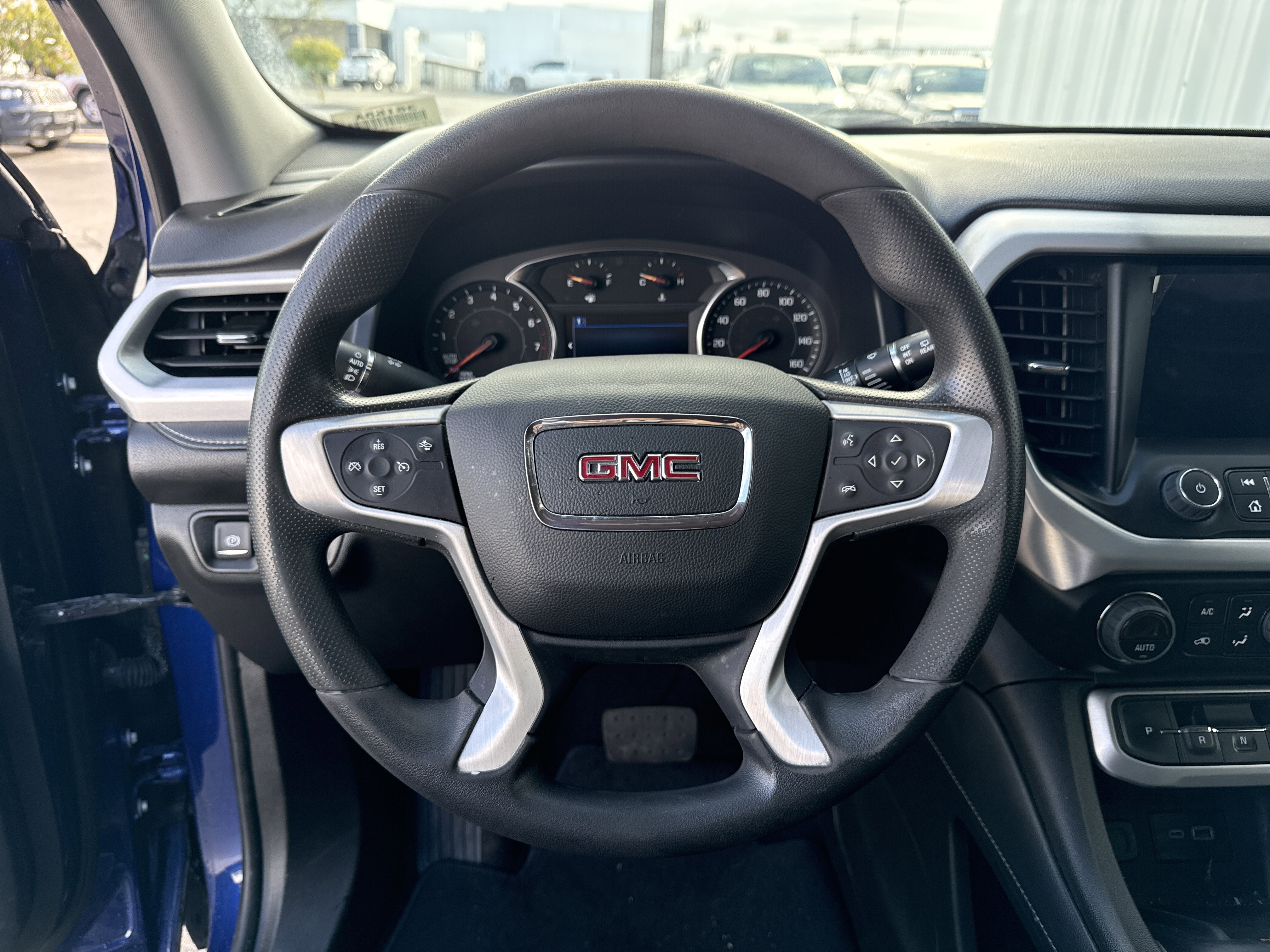 Used 2023 GMC Acadia SLE image 14