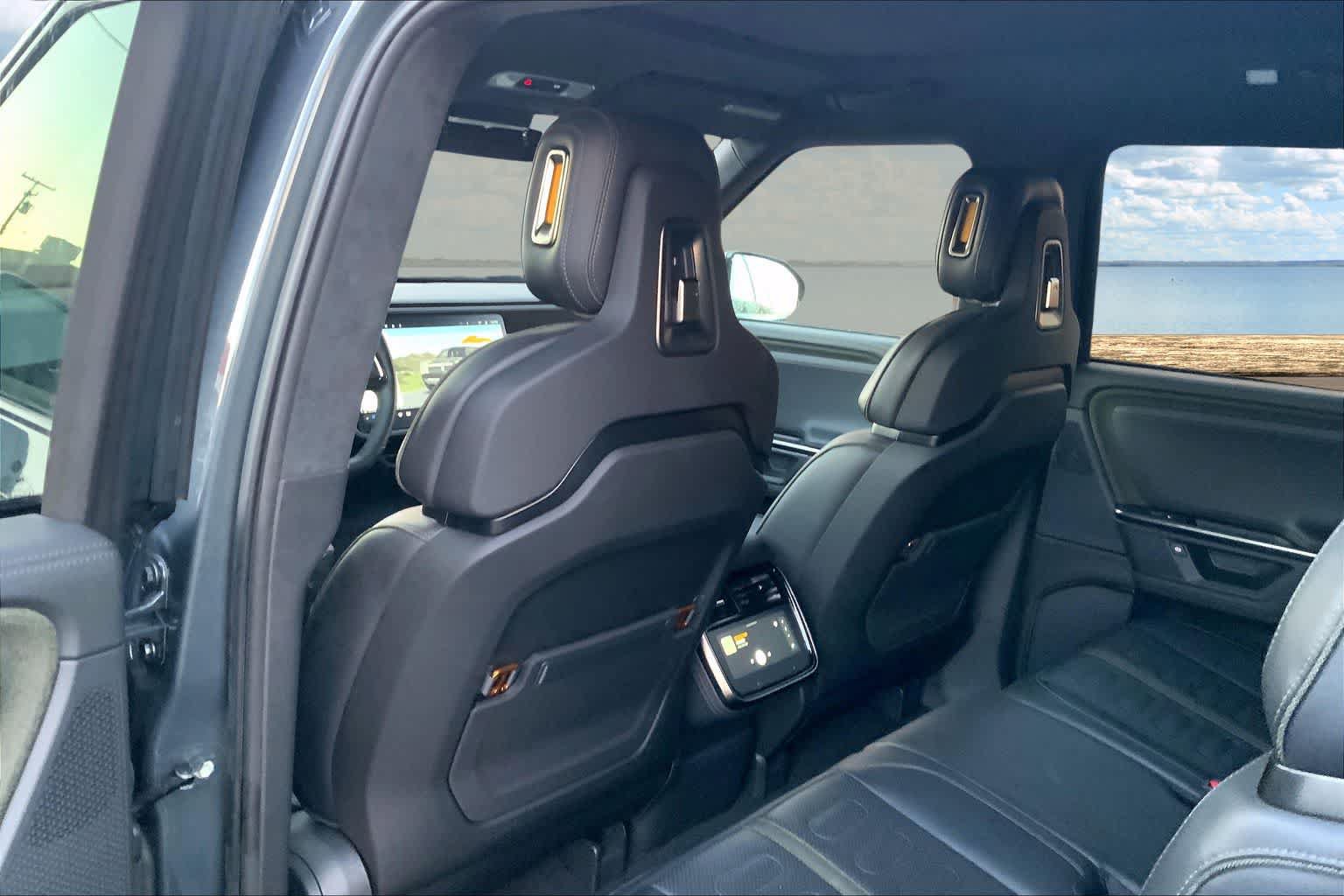 Used 2025 Rivian R1S Adventure Dual AWD/4WD image 12