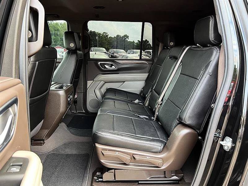 Used 2022 Chevrolet Suburban LT RWD image 41