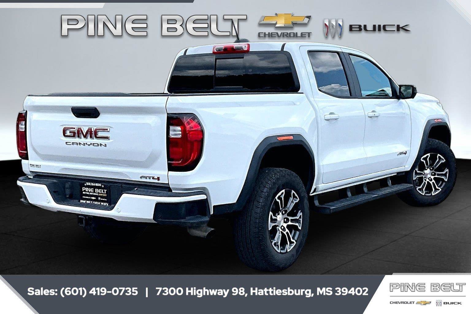 Used 2023 GMC Canyon AT4 w/ Technology Package AWD/4WD image 12