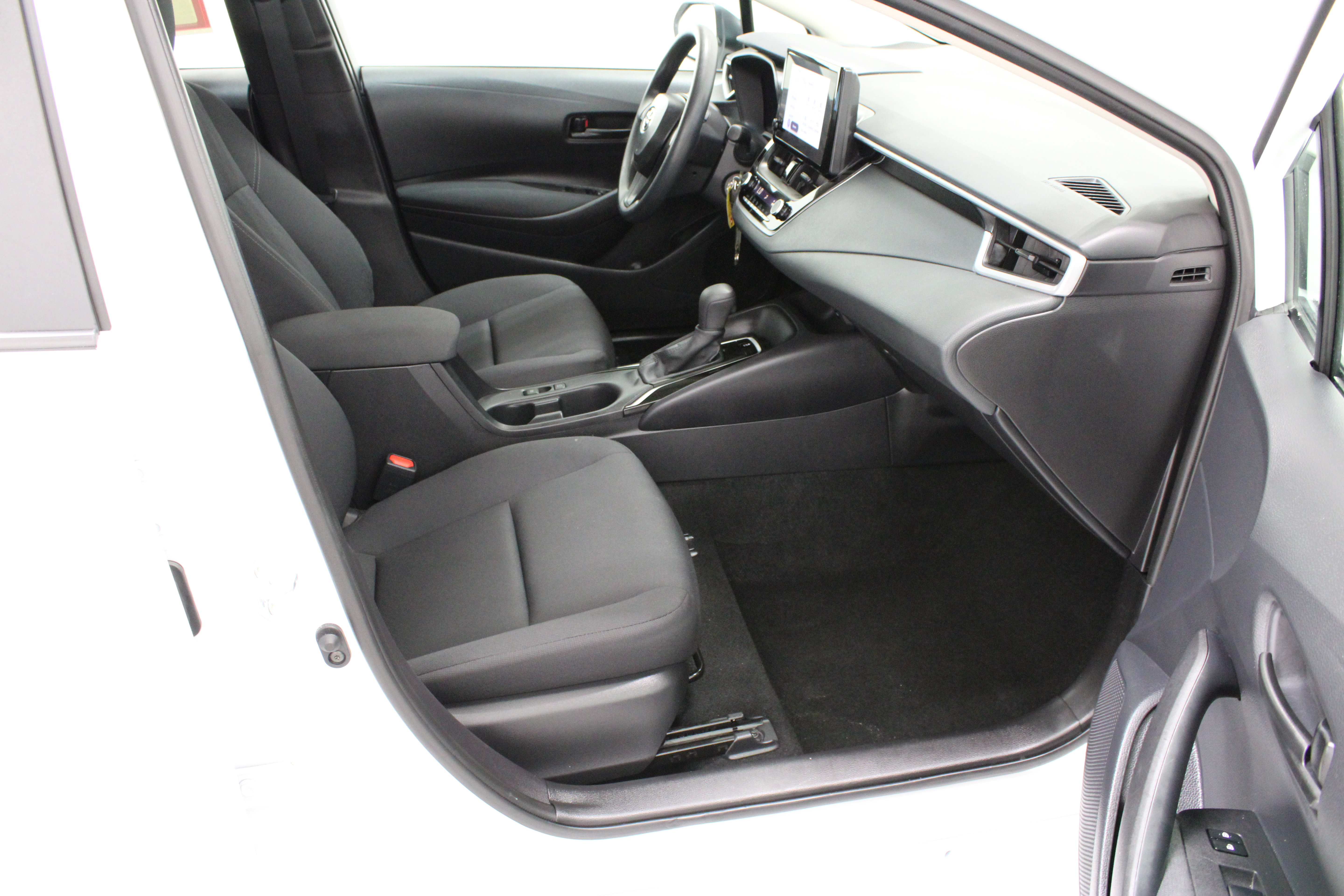 Certified 2026 Toyota Corolla LE FWD image 34