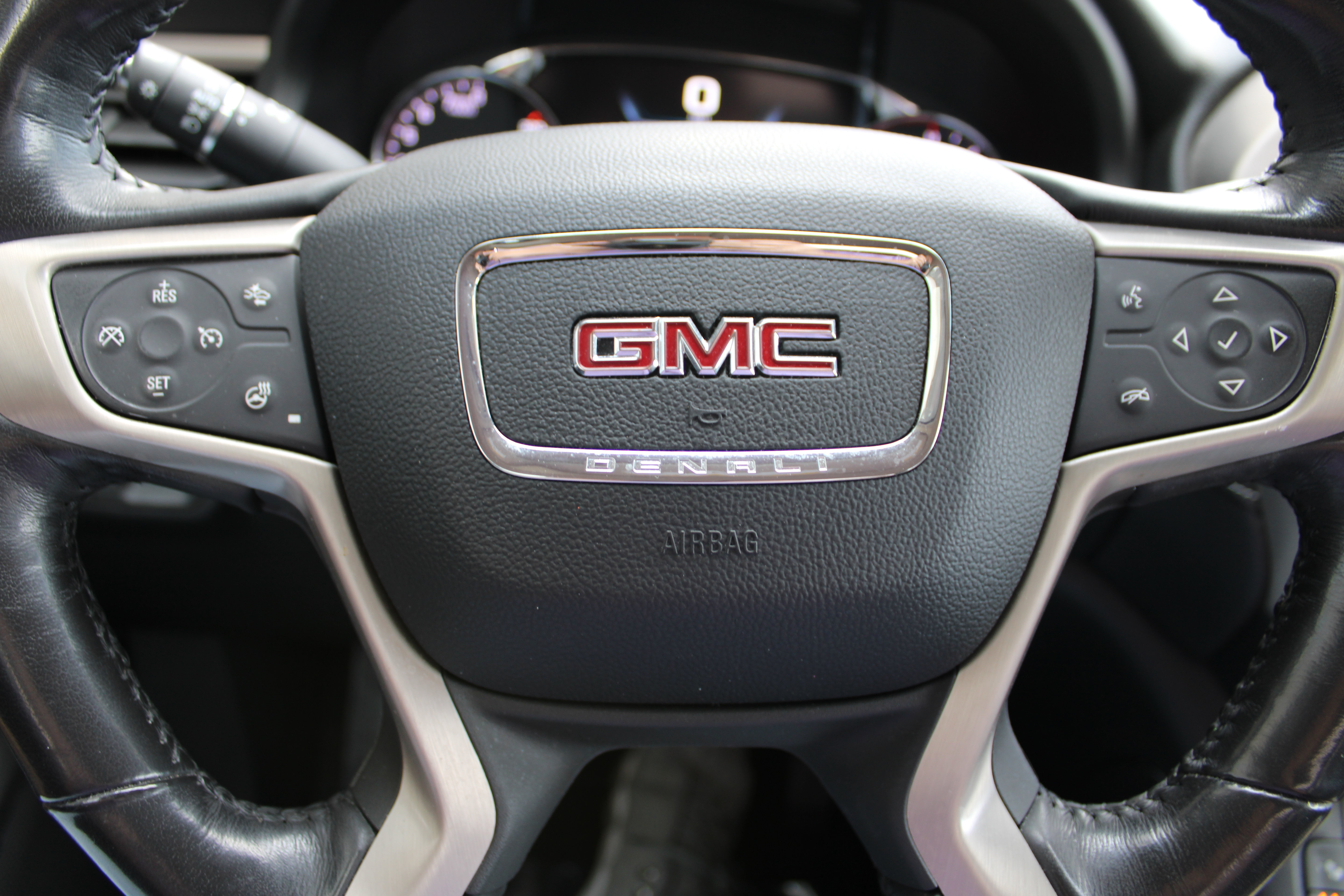 Used 2019 GMC Acadia Denali w/ Technology Package FWD image 20