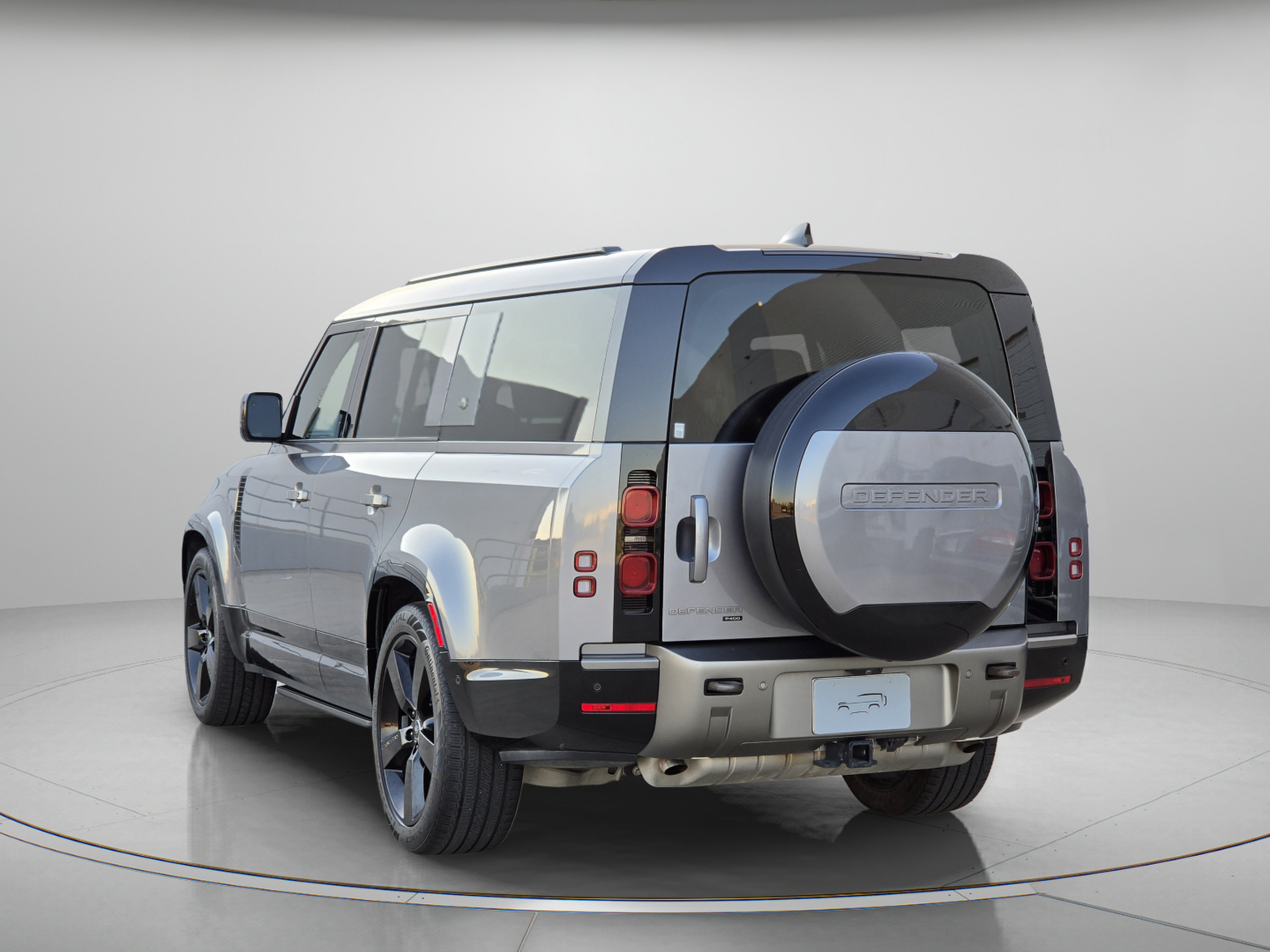 Certified 2023 Land Rover Defender 130 X-Dynamic SE AWD/4WD image 3