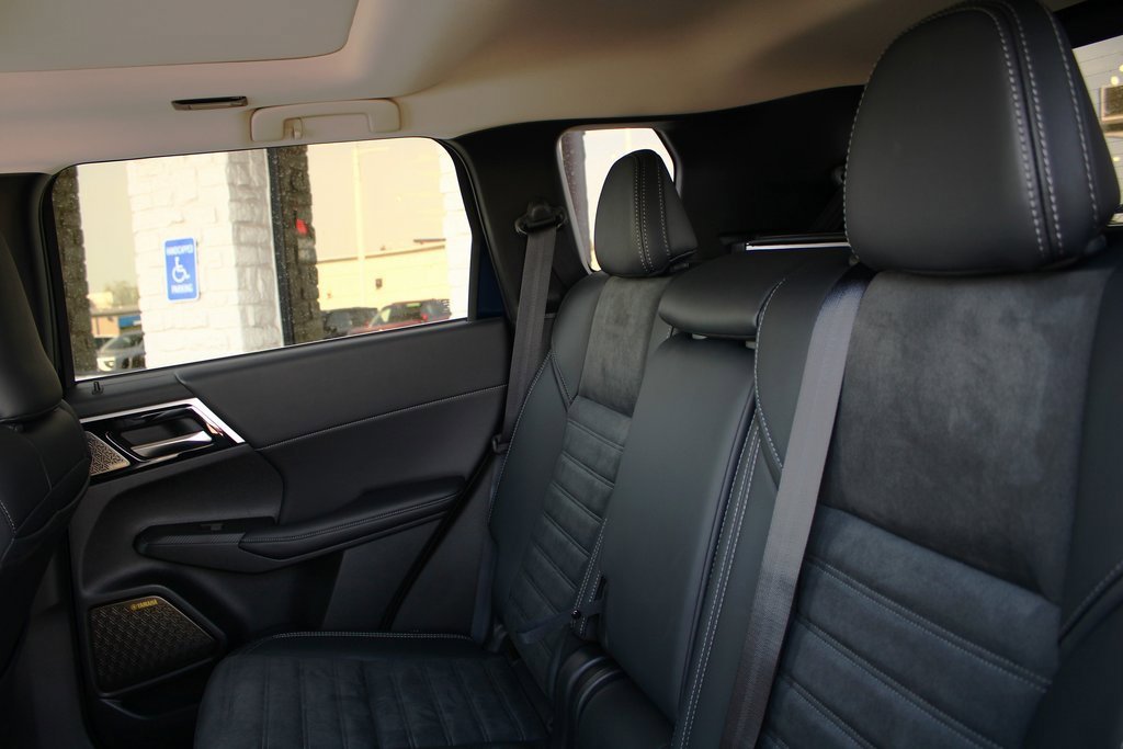 New 2025 Mitsubishi Outlander SE image 13