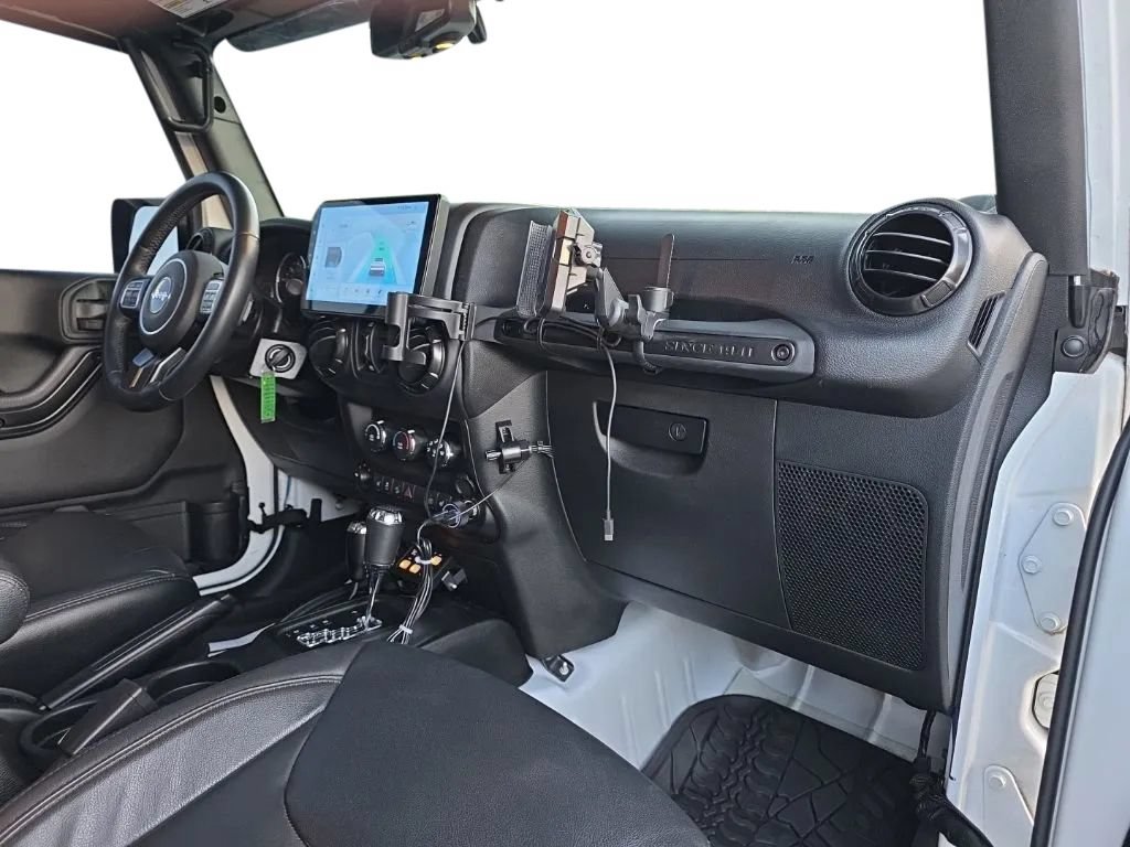 Used 2017 Jeep Wrangler Unlimited Sahara AWD/4WD image 18