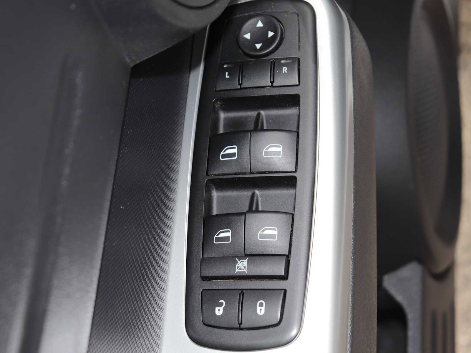 Used 2011 Dodge Nitro SXT image 18