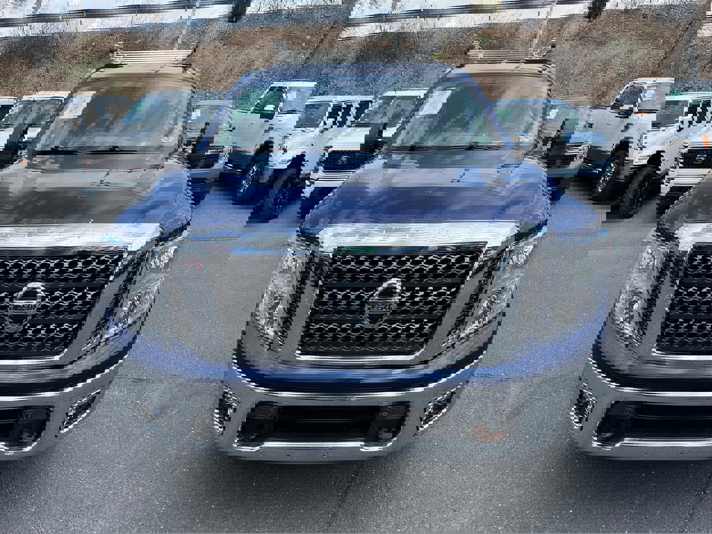 Used 2017 Nissan Titan SV AWD/4WD image 2