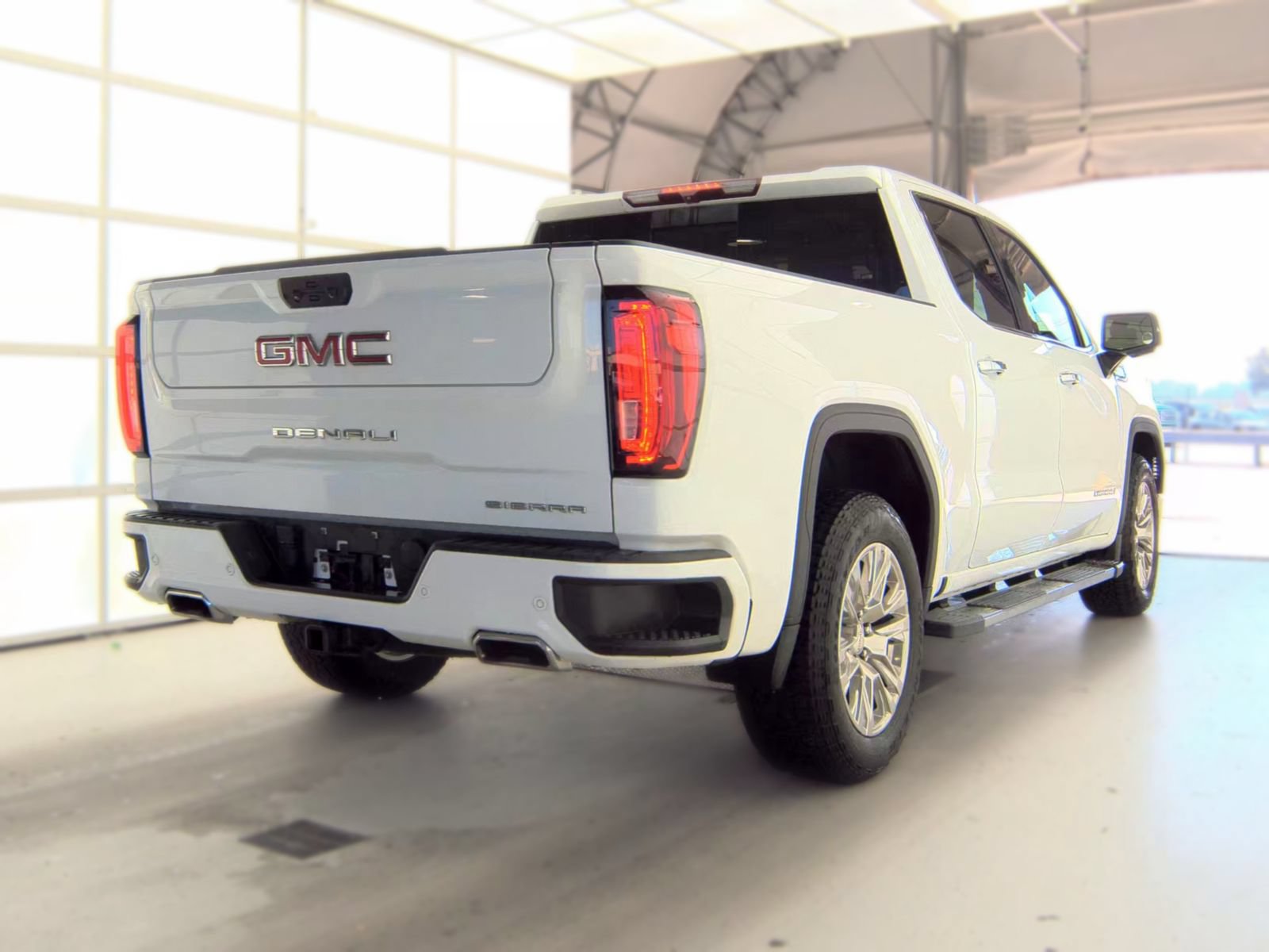 Used 2023 GMC Sierra 1500 Denali AWD/4WD image 4