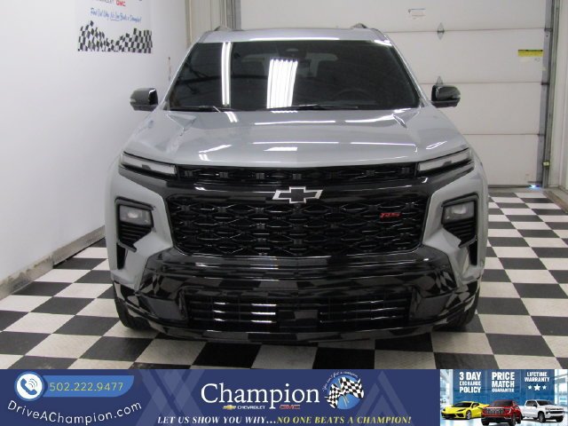 Used 2024 Chevrolet Traverse RS AWD/4WD image 2