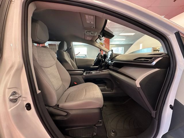 Certified 2023 Toyota Sienna LE AWD/4WD image 16