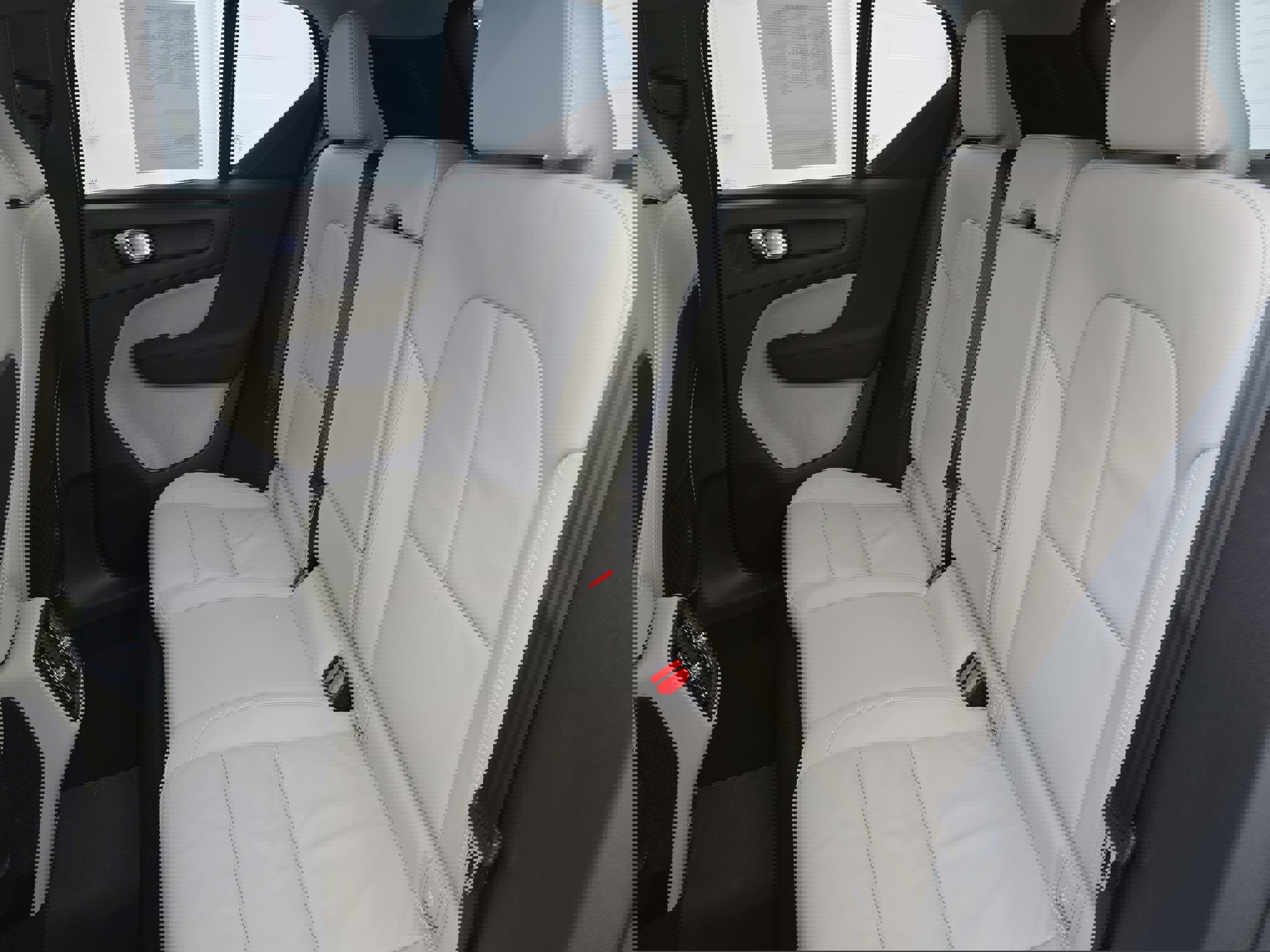 Used 2023 Volvo XC40 B4 Ultimate w/ Protection Package Premier image 14