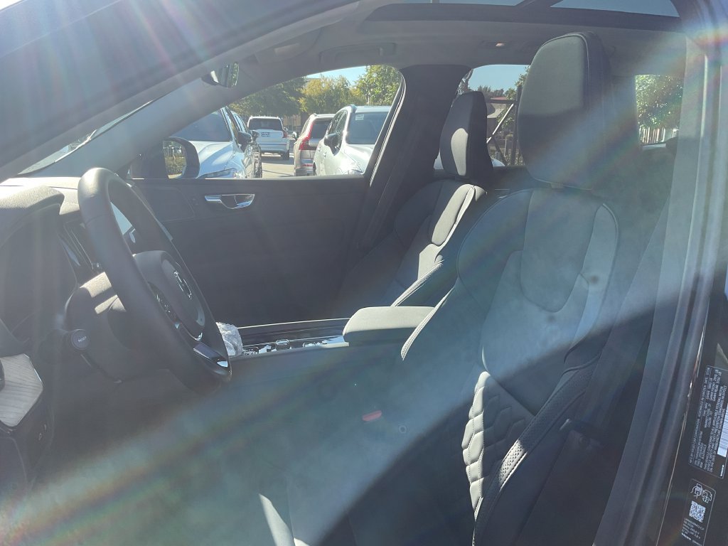 New 2027 Volvo XC60 T8 Plus AWD/4WD image 12