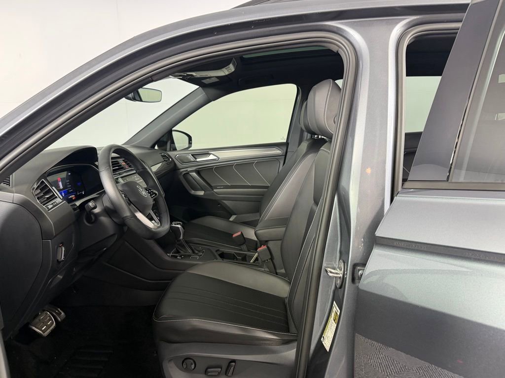 Used 2024 Volkswagen Tiguan SE R-Line FWD image 18