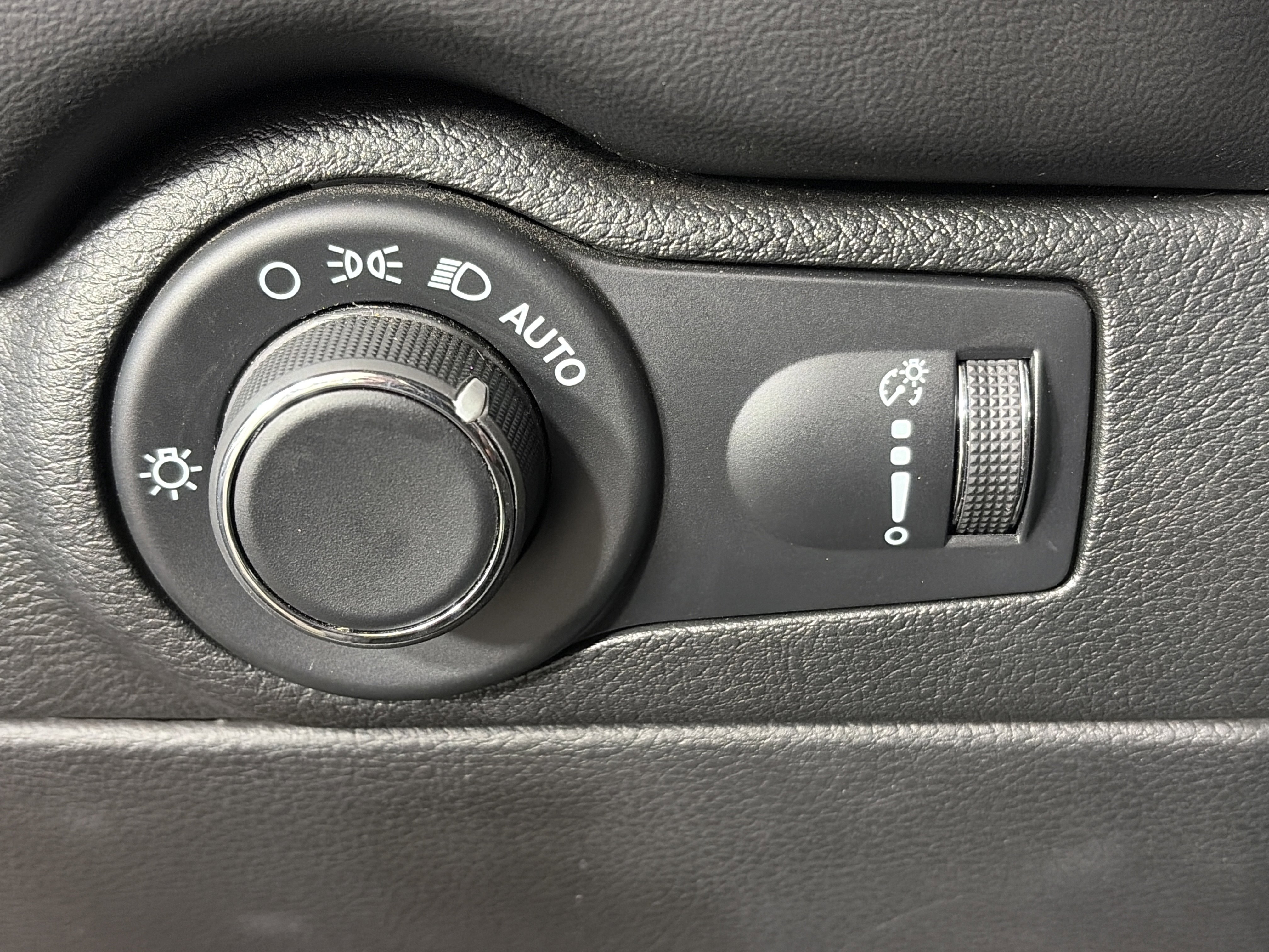 Used 2024 Dodge Durango GT image 37