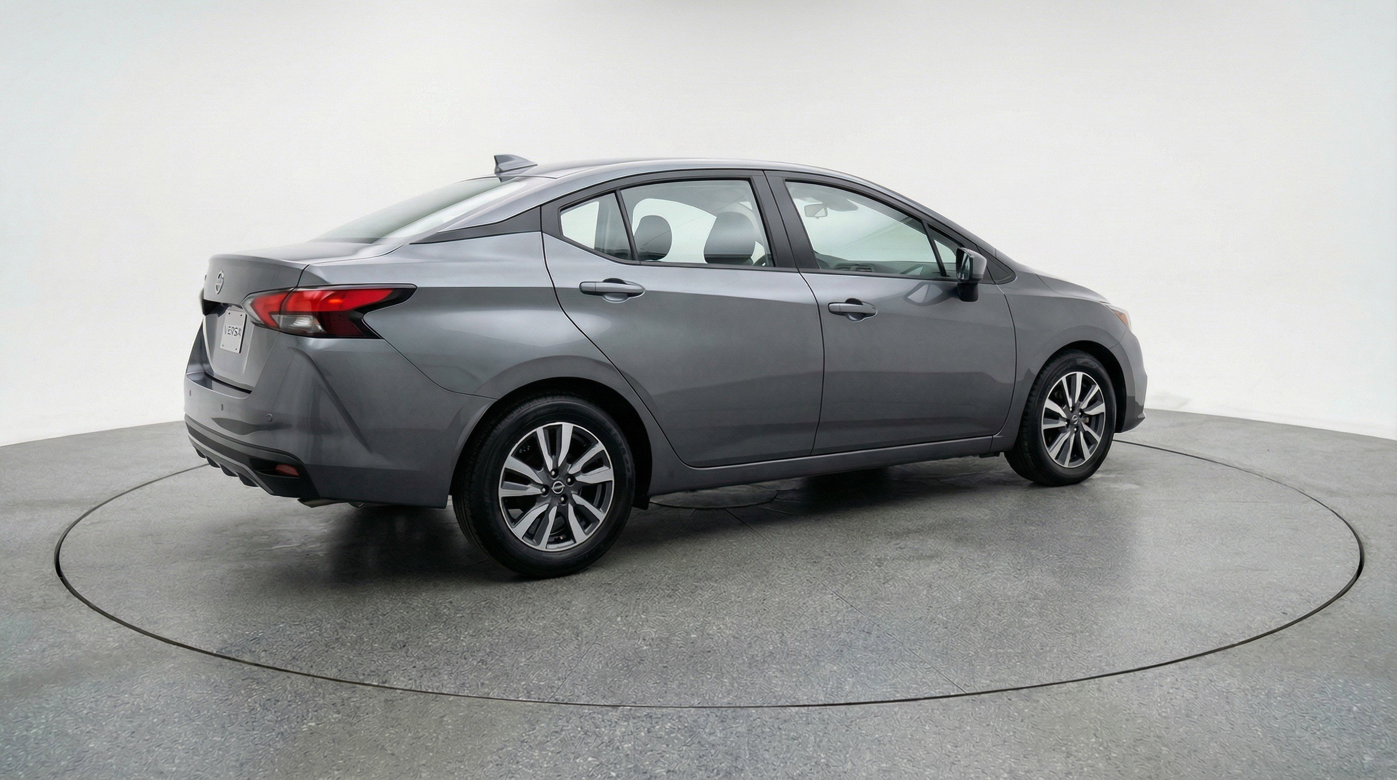 Used 2025 Nissan Versa SV image 9