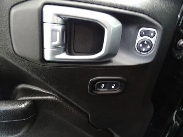 Used 2022 Jeep Wrangler Sport AWD/4WD image 3