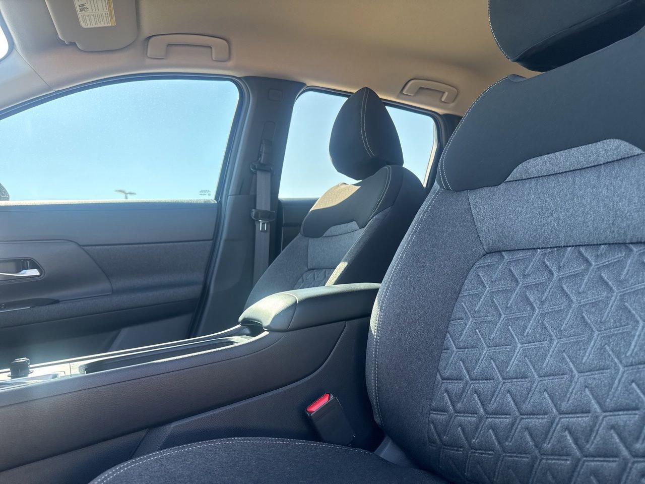 Certified 2025 Nissan Kicks SV w/ Charging Package FWD image 40