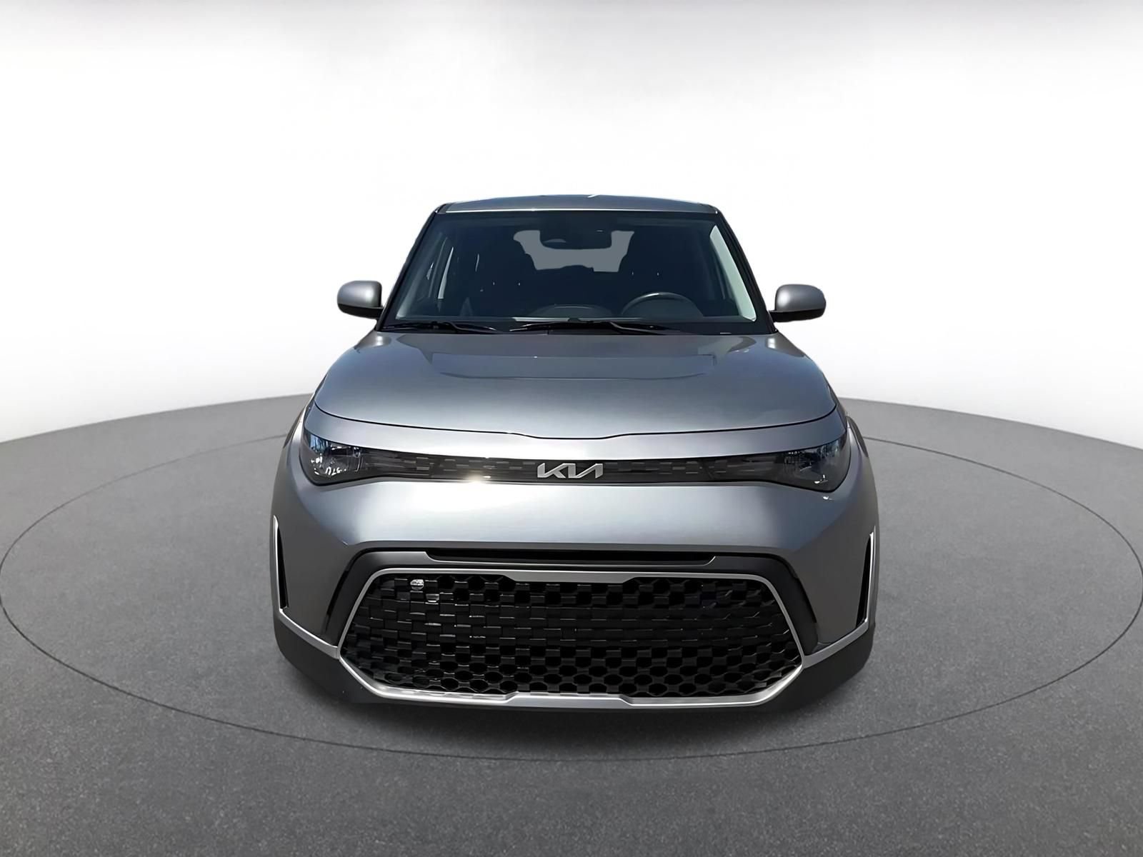 Used 2025 Kia Soul LX w/ LX Technology Package FWD image 4