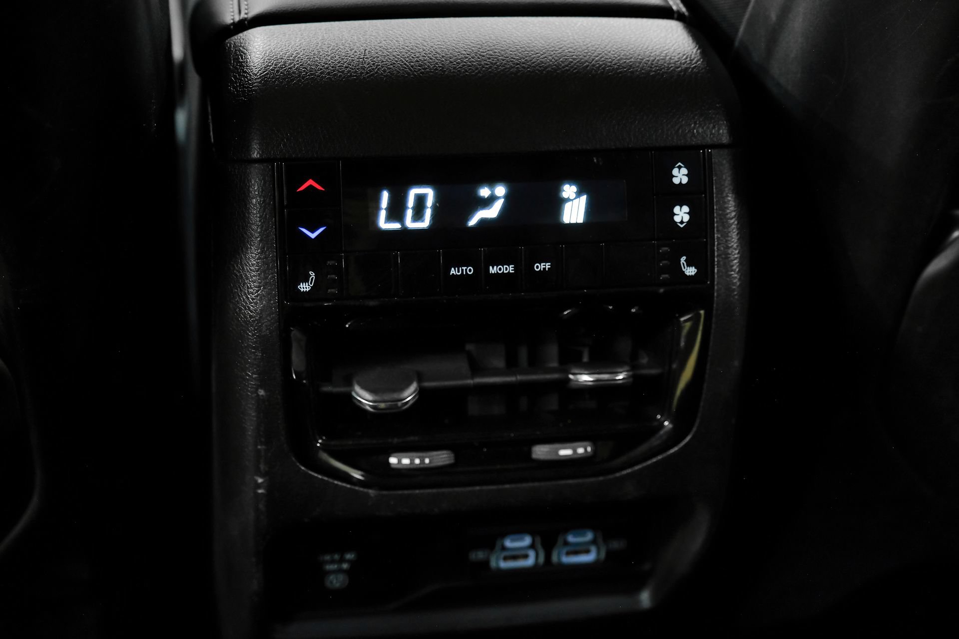 Used 2023 Jeep Grand Cherokee L Limited AWD/4WD image 45