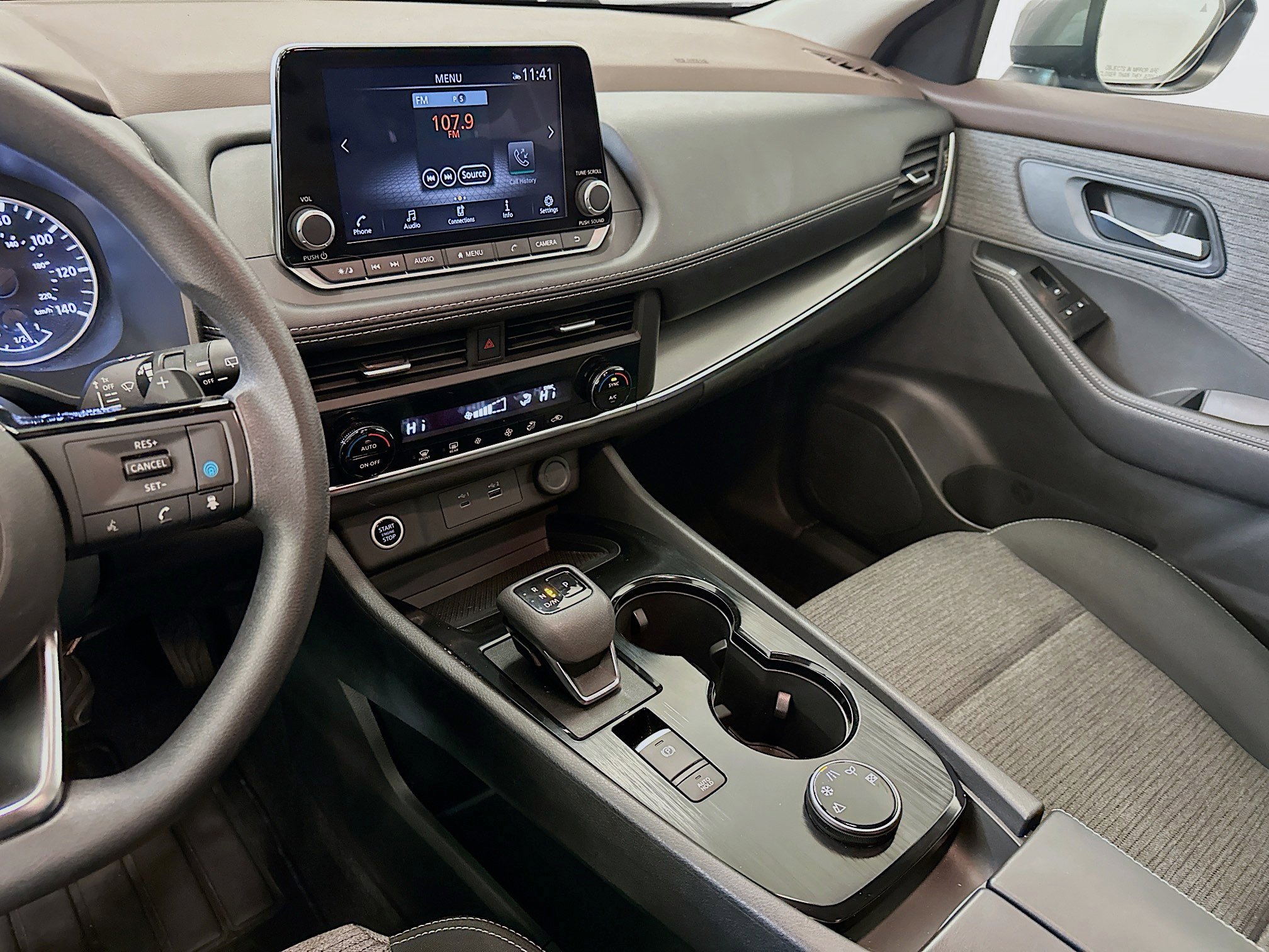 Used 2023 Nissan Rogue SV image 25
