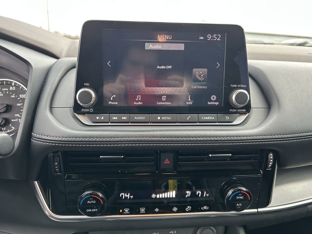 Used 2022 Nissan Rogue SV image 9