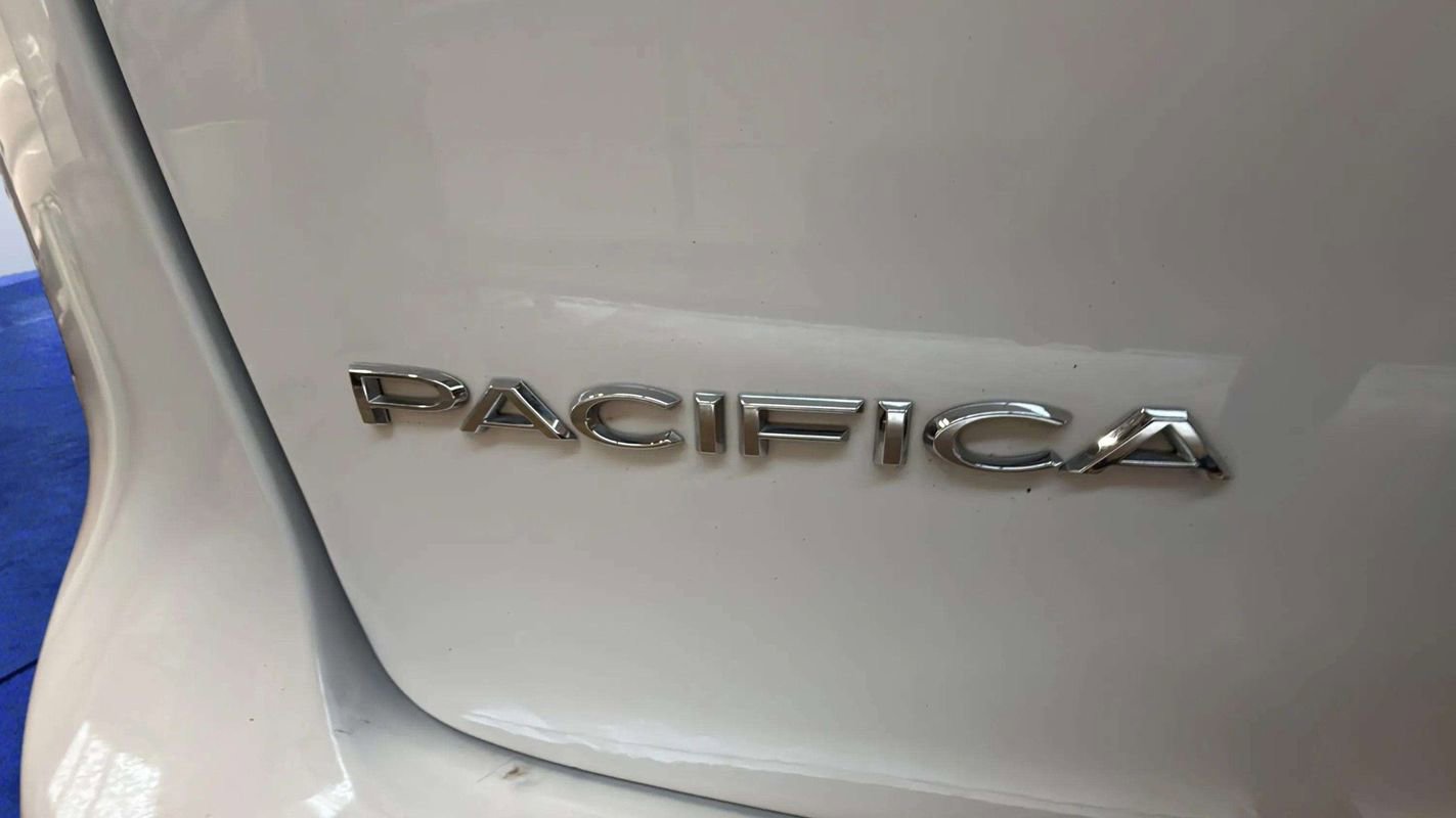 Used 2024 Chrysler Pacifica Touring image 20
