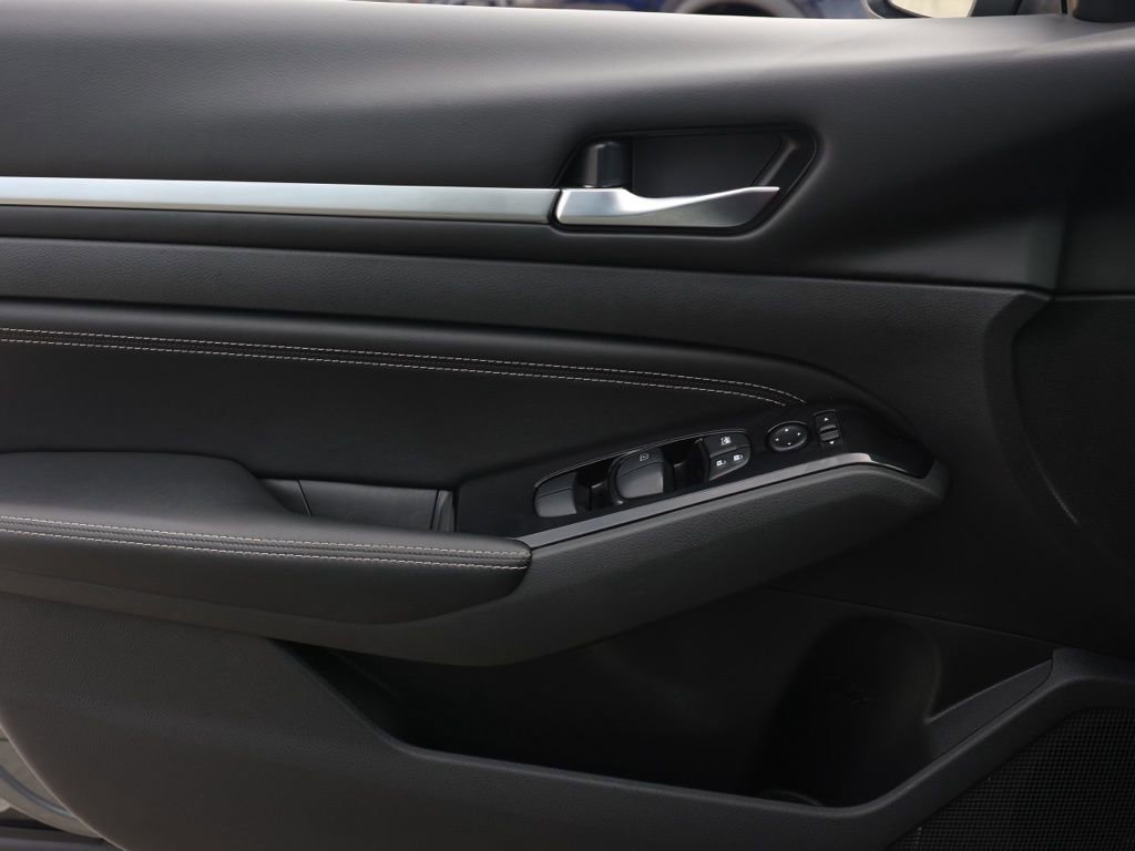 Used 2021 Nissan Altima 2.5 SV w/ SV Premium Package image 23