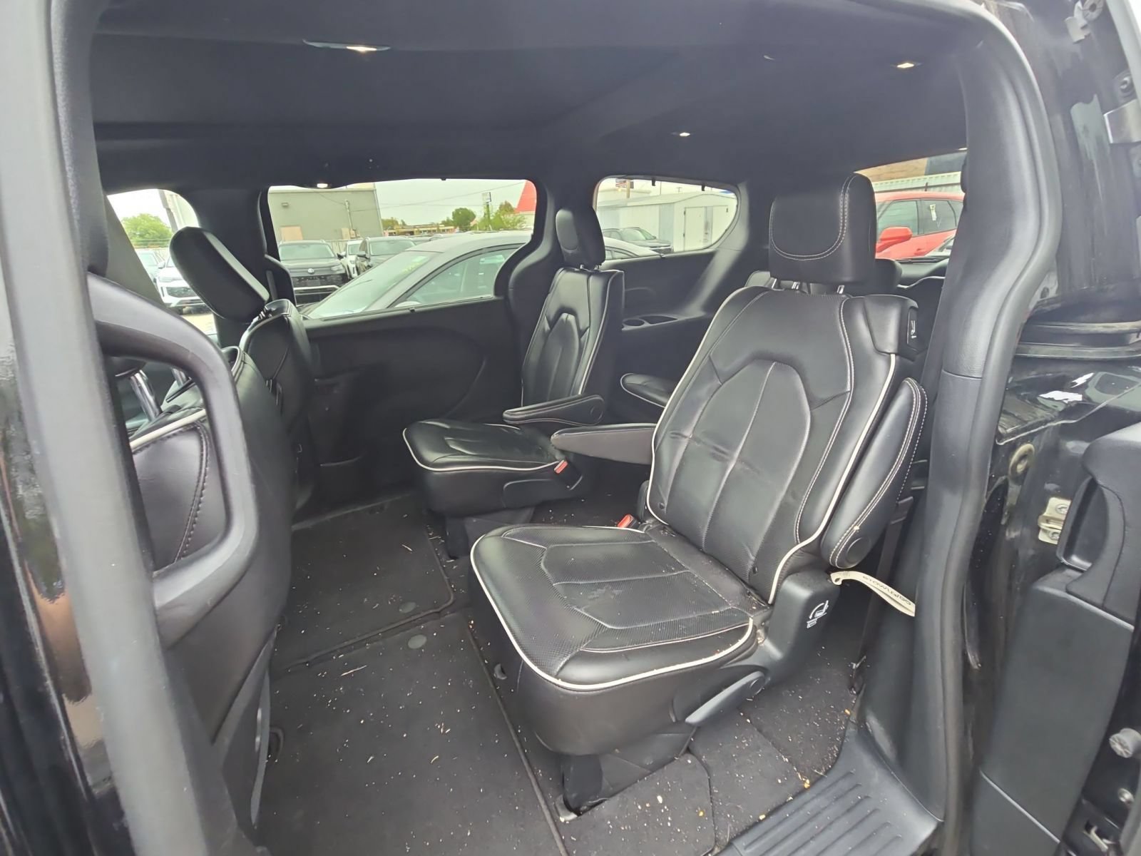 Used 2025 Chrysler Pacifica Limited FWD image 10