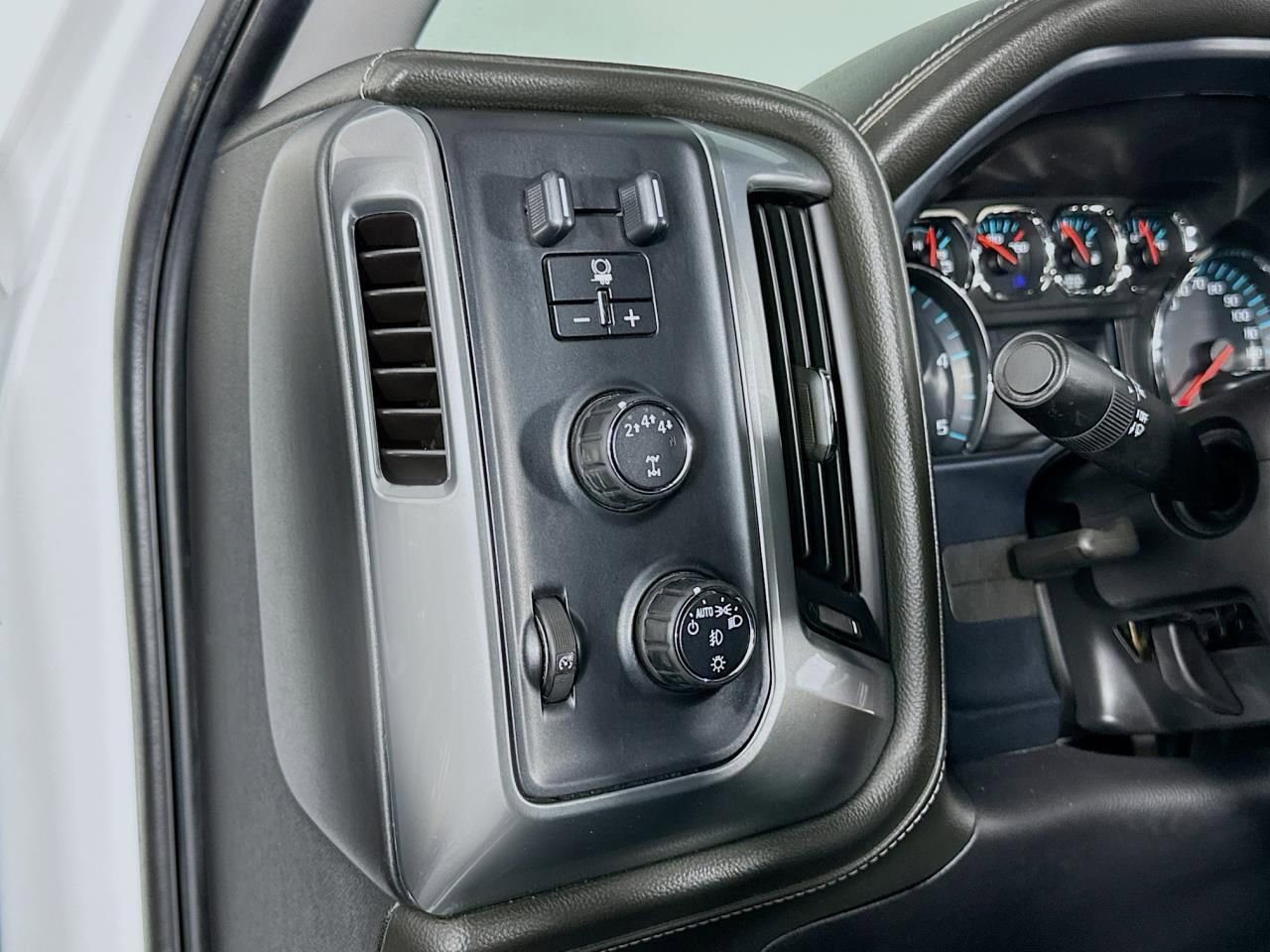 Used 2018 Chevrolet Silverado 2500 LTZ w/ Duramax Plus Package image 18