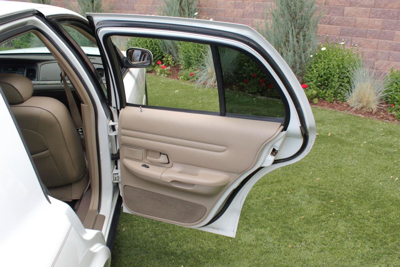 Used 1999 Ford Crown Victoria LX RWD image 45