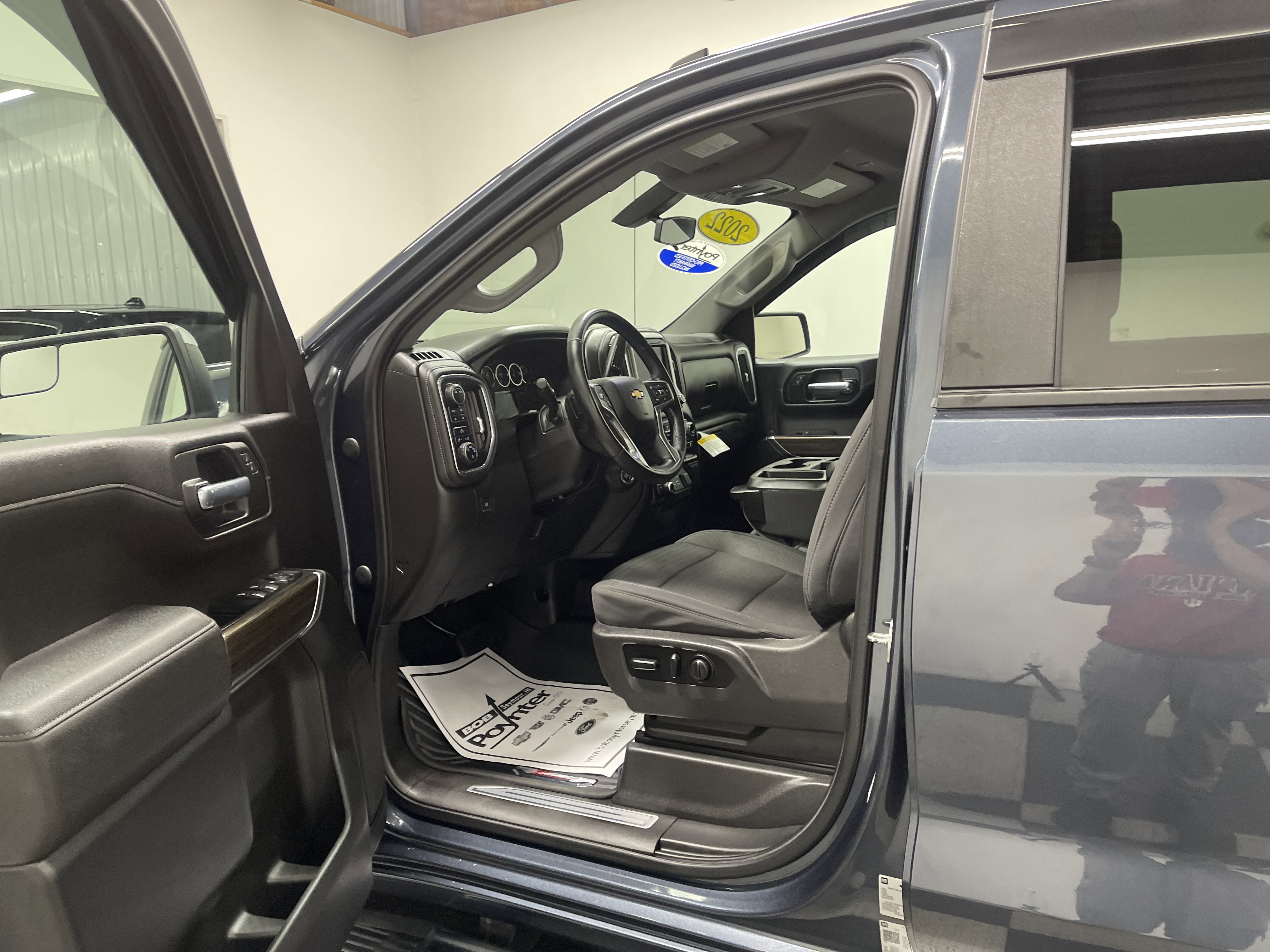 Used 2022 Chevrolet Silverado 1500 LT image 9