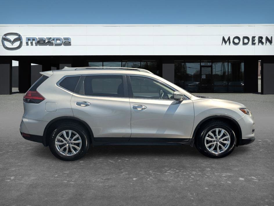 Used 2017 Nissan Rogue SV w/ SV Premium Package FWD image 6