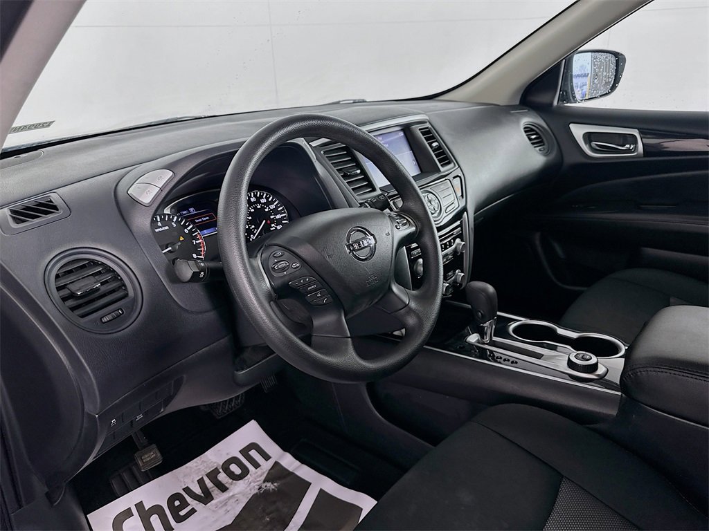 Used 2020 Nissan Pathfinder S image 9