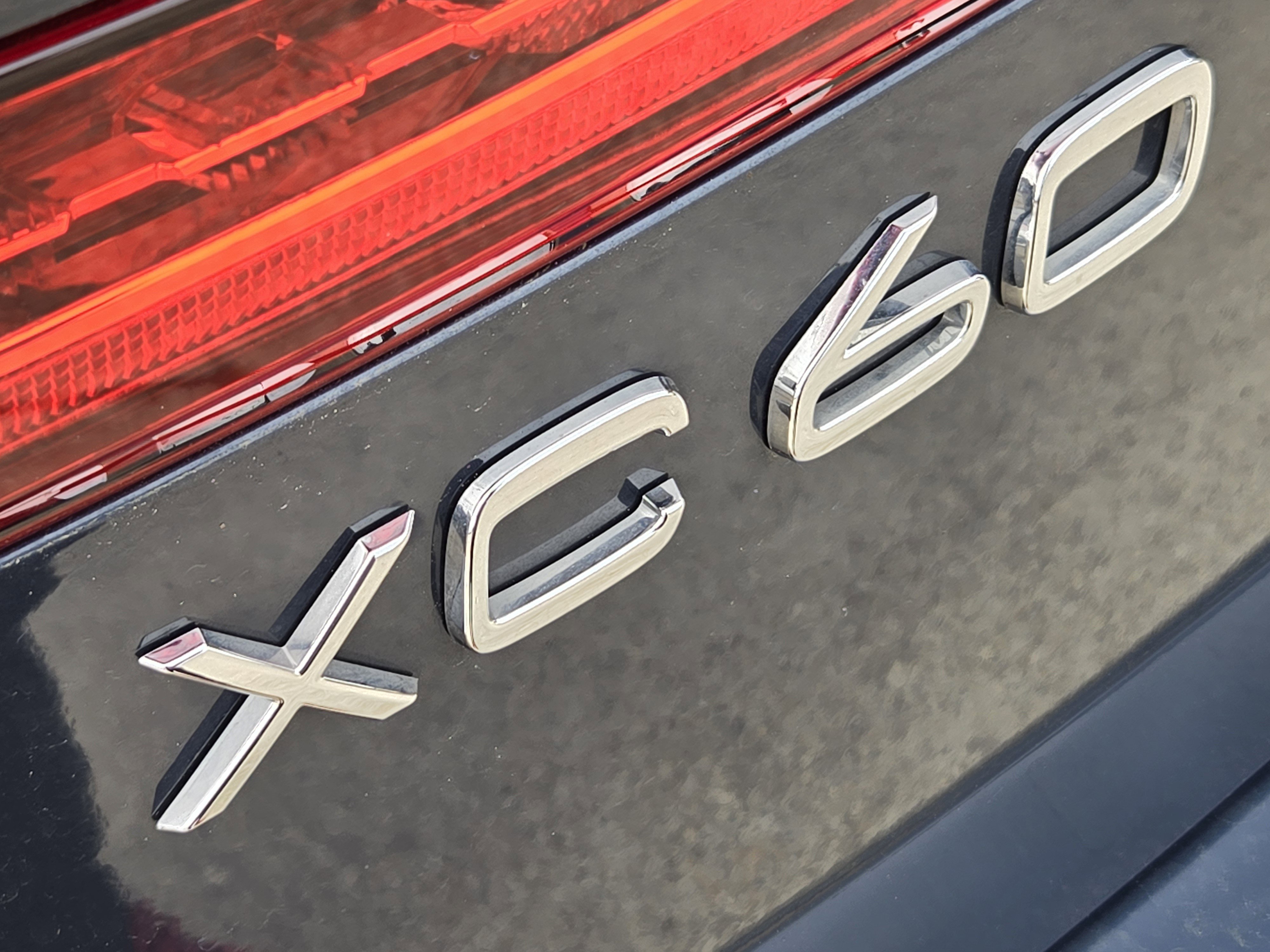 Used 2025 Volvo XC60 B5 Plus image 18