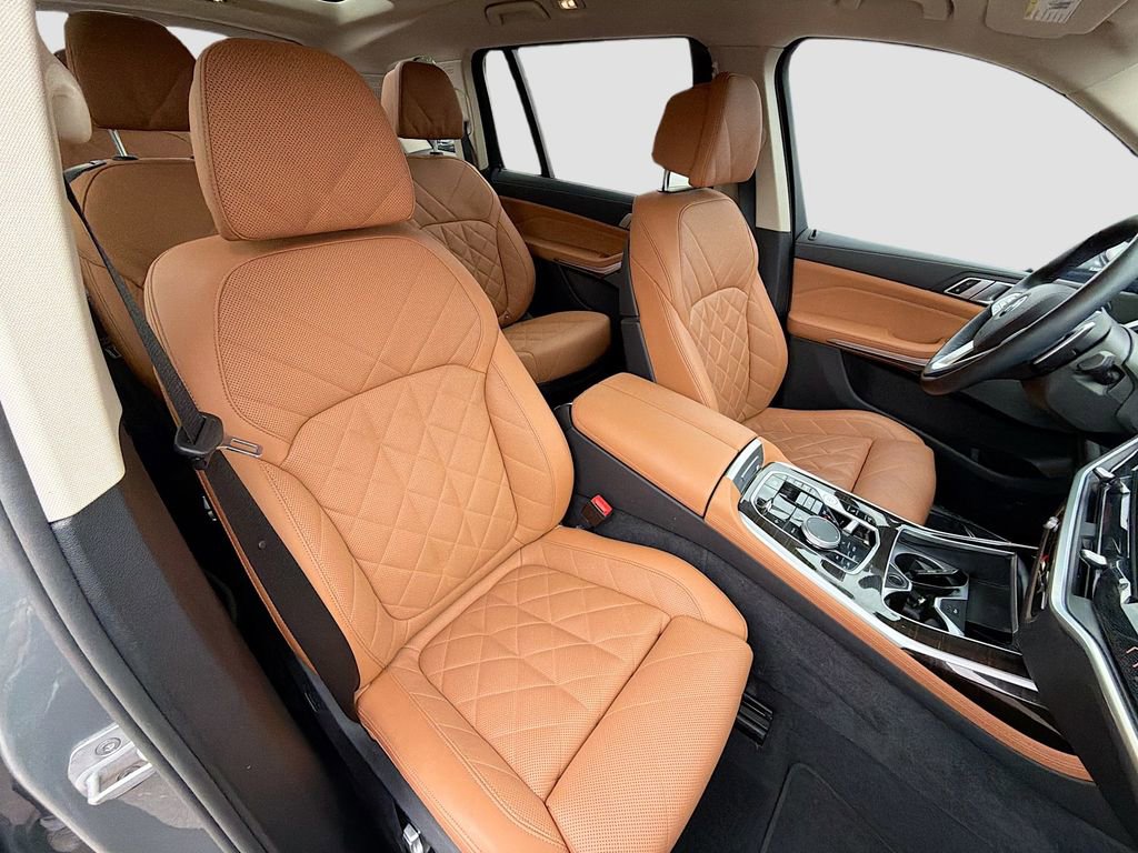 Used 2024 BMW X7 xDrive40i image 16