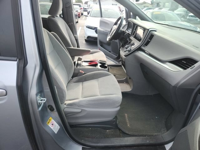 Used 2015 Toyota Sienna LE FWD image 12