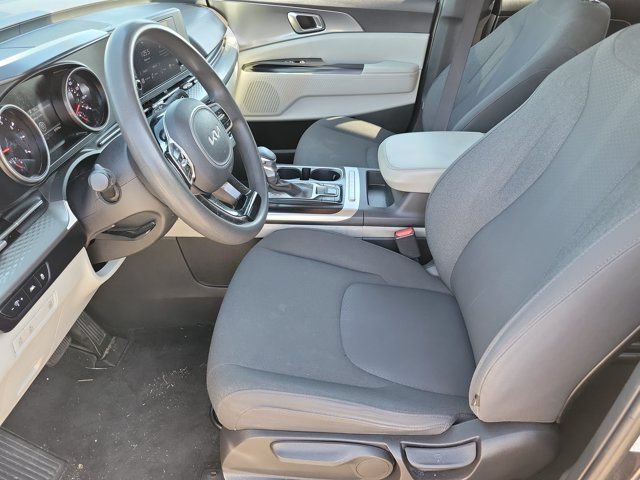 Used 2023 Kia Carnival LX FWD image 11