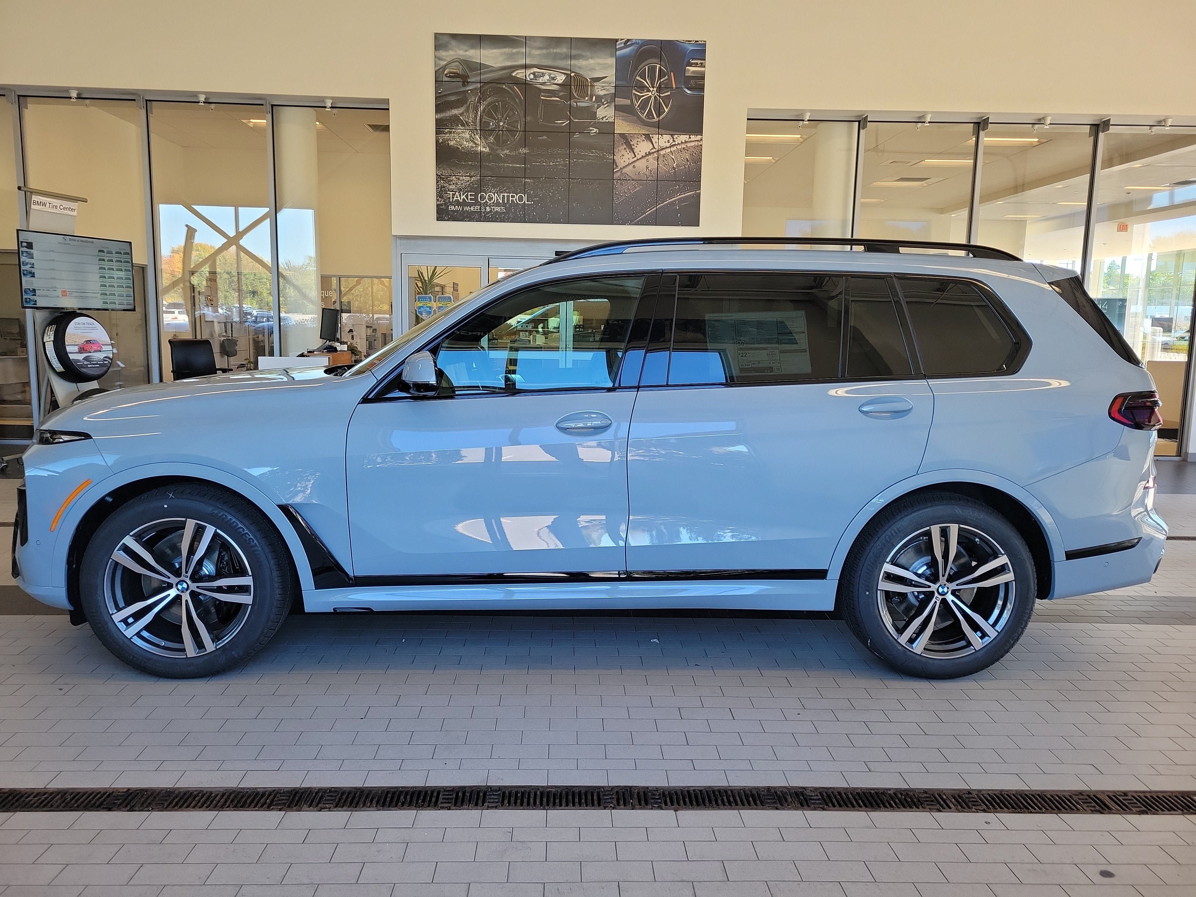 New 2027 BMW X7 xDrive40i w/ M Sport Package AWD/4WD image 1