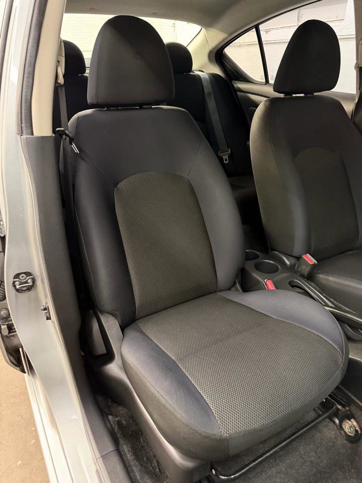 Used 2012 Nissan Versa SV FWD image 32