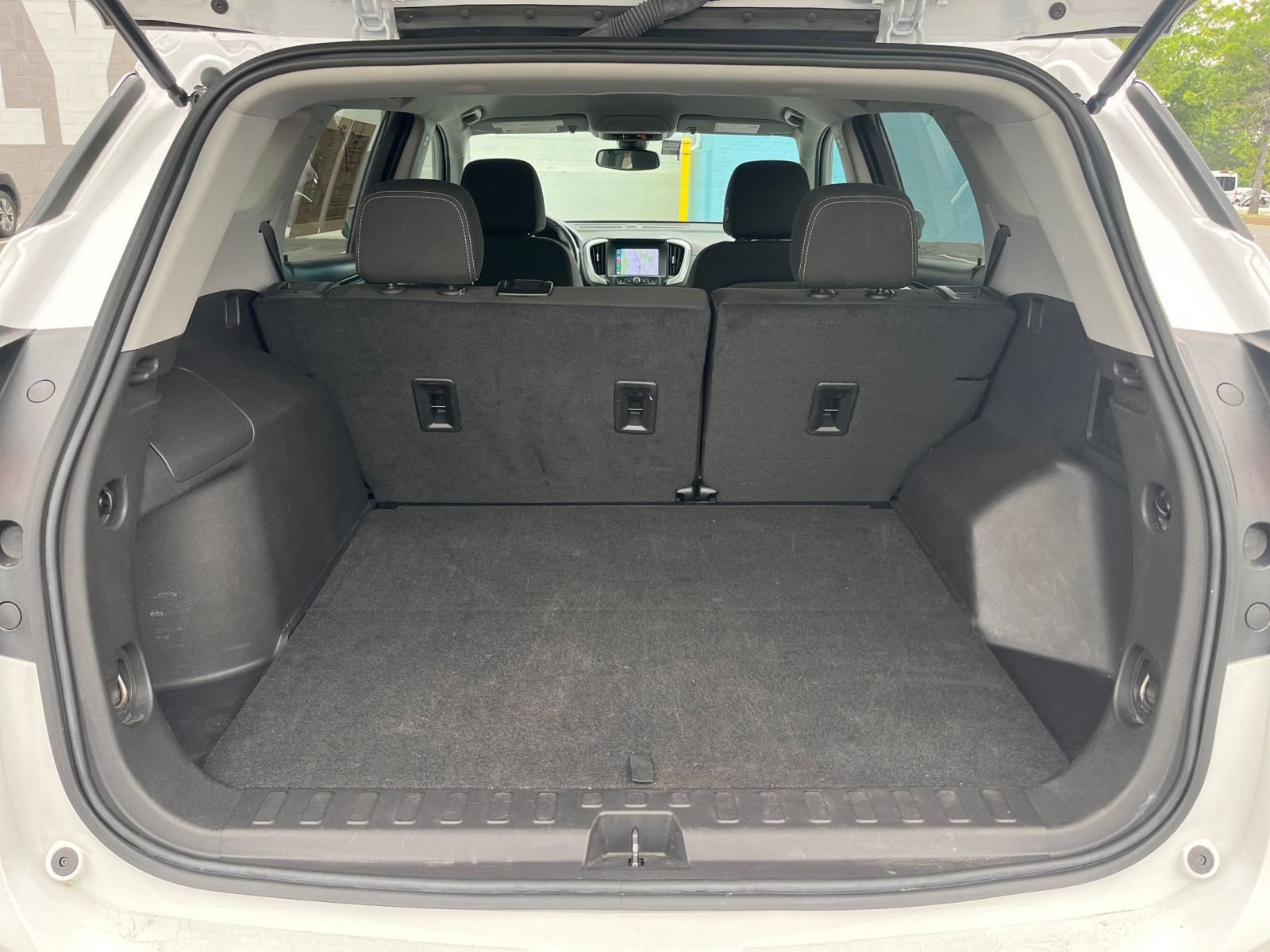 Used 2024 GMC Terrain SLE FWD image 36