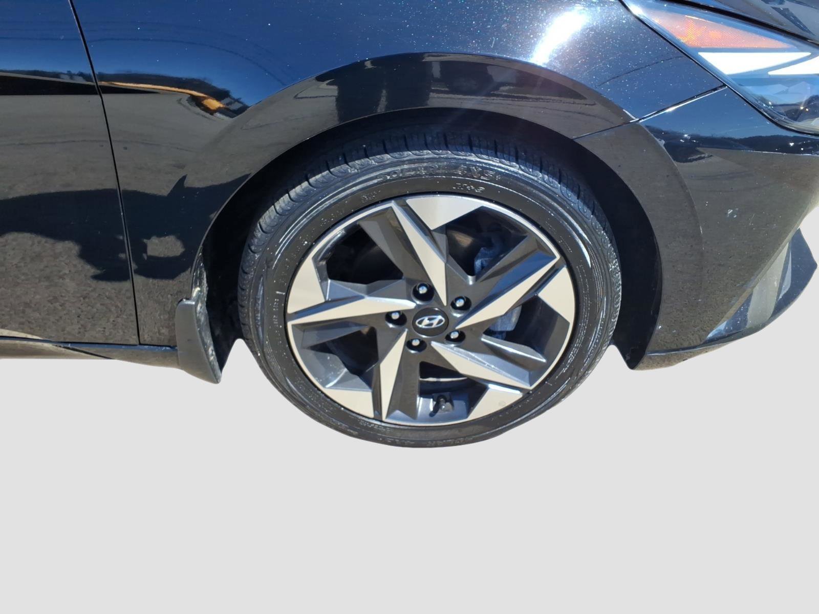 Used 2022 Hyundai Elantra Limited image 10