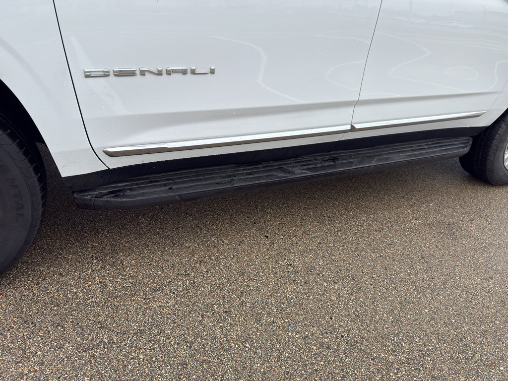Used 2025 GMC Yukon XL Denali AWD/4WD image 9