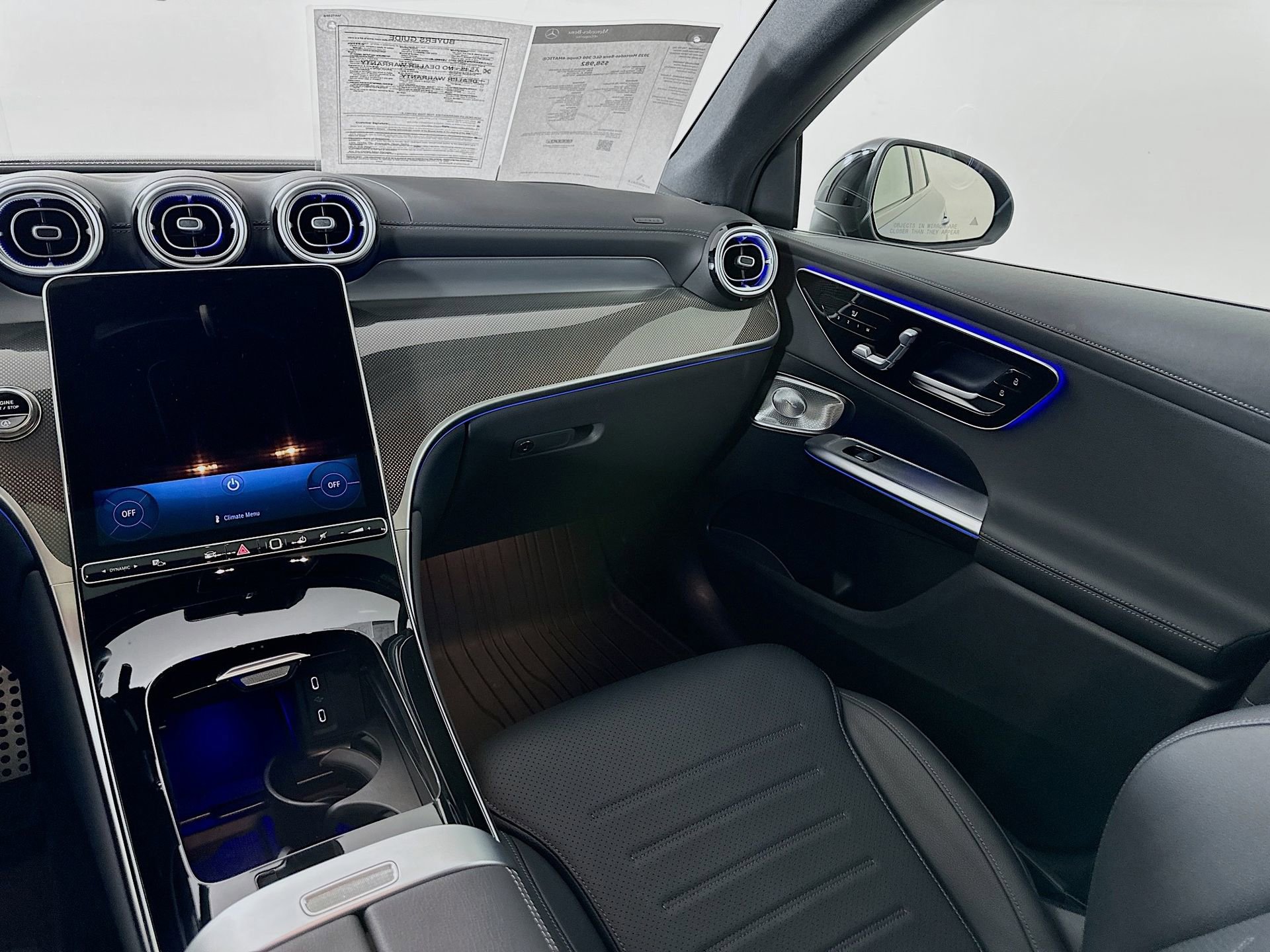 Used 2025 Mercedes-Benz GLC 300 4MATIC image 25