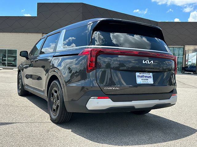 Used 2026 Kia Carnival FWD image 3