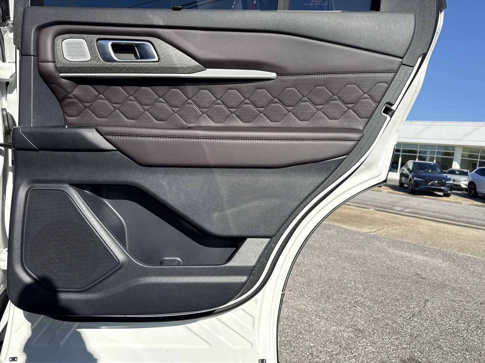 Used 2025 Ford Explorer Platinum w/ Ultimate Package image 38