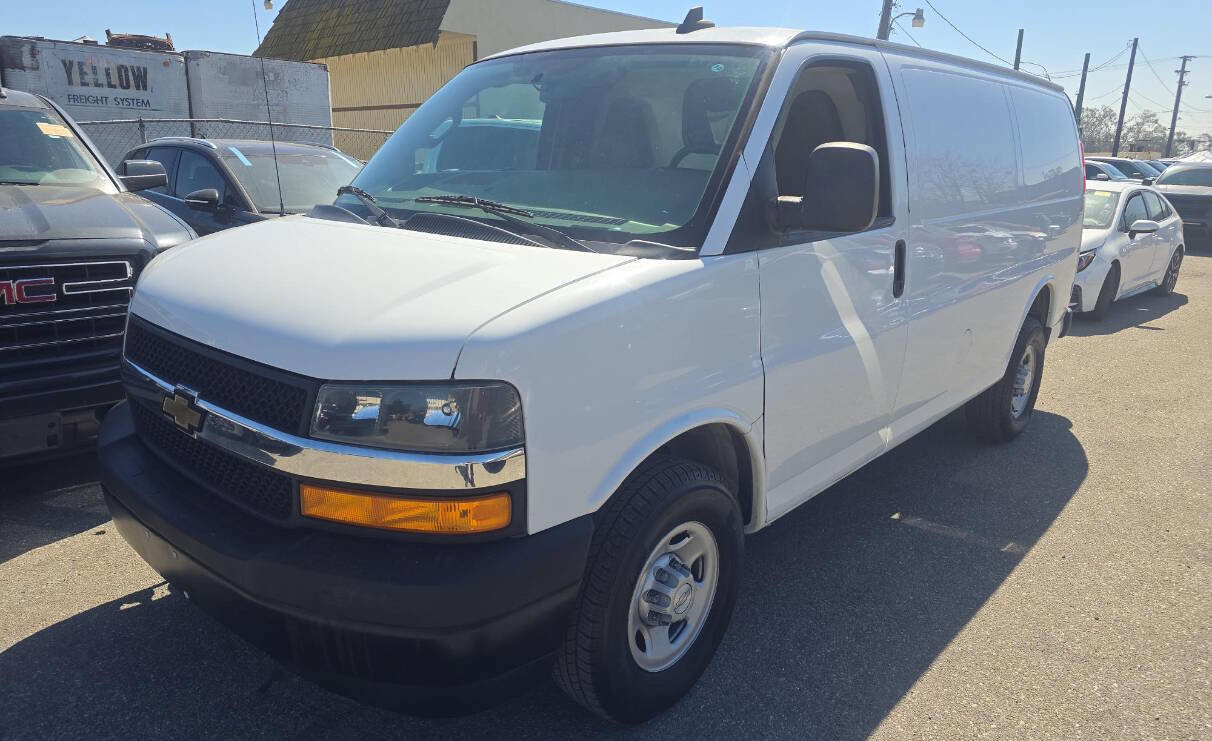 Used 2018 Chevrolet Express 2500 image 5