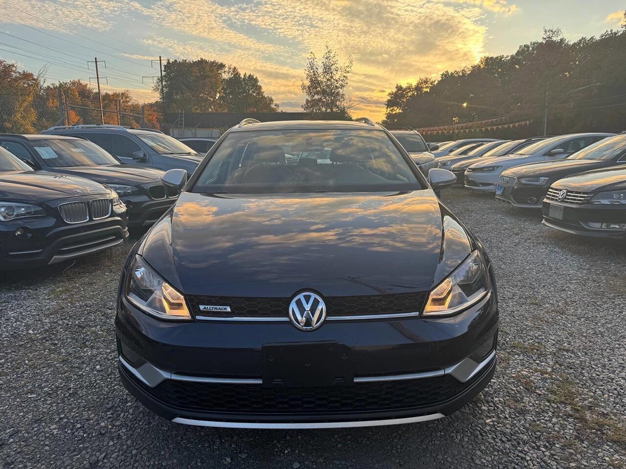 Used 2017 Volkswagen Golf Alltrack SE image 2