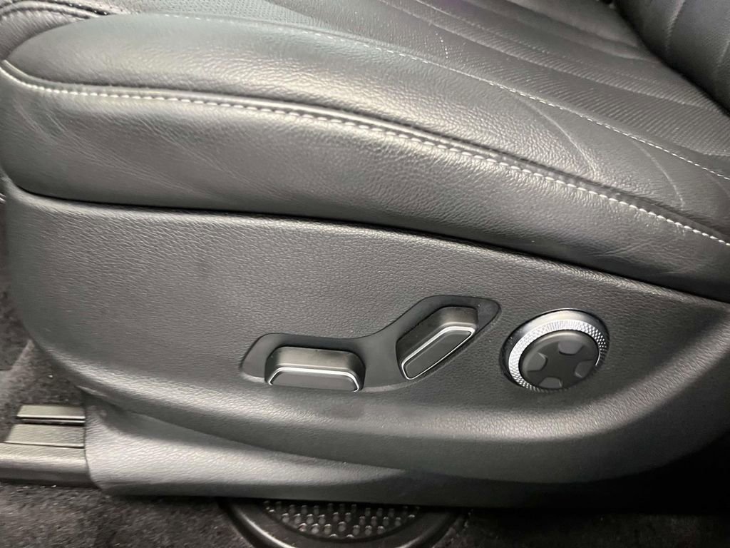 Used 2025 Genesis GV80 2.5T Standard image 18