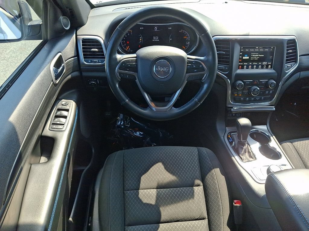 Used 2019 Jeep Grand Cherokee Laredo AWD/4WD image 11