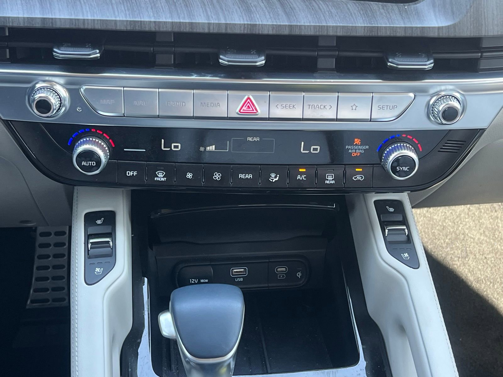 Used 2025 Kia Telluride SX w/ SX Captain's Chair Package image 38